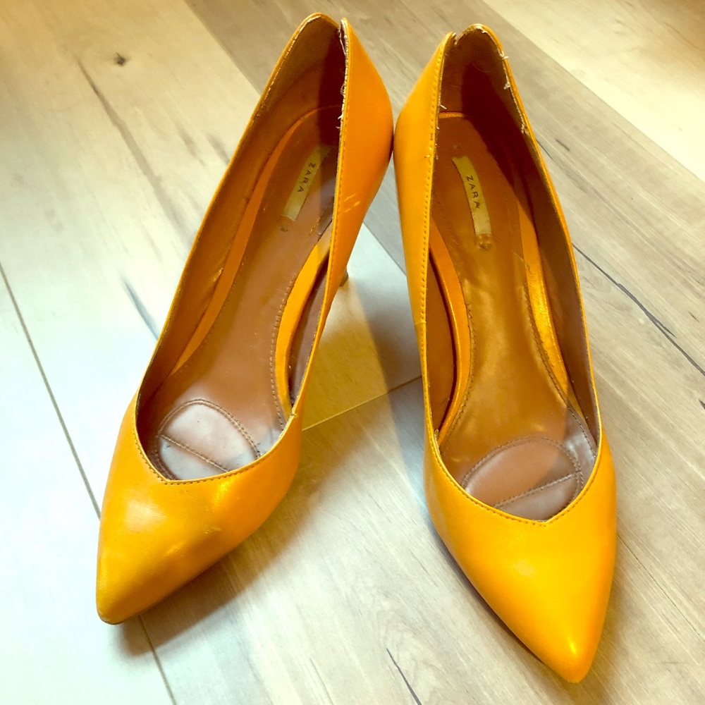 Zara pumps from their Basic Collection